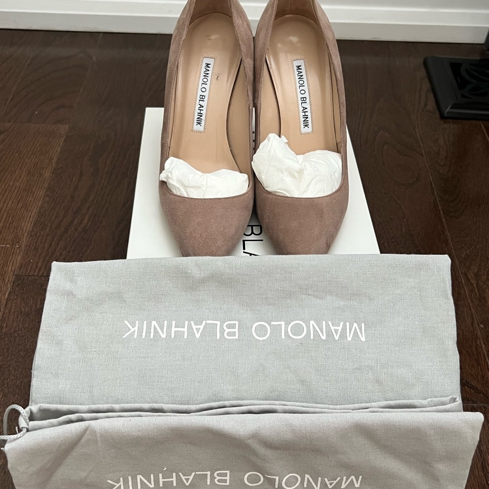 Manolo Blahnik BB90 Beige Suede Pointed Toe Pumps Taupe - Picture 6 of 7